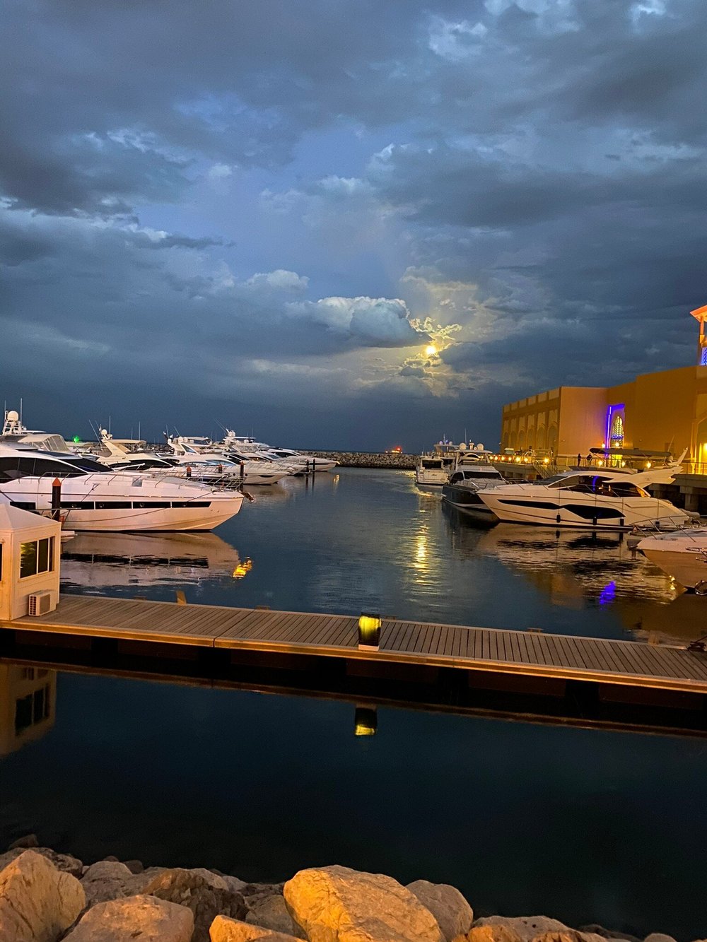 Al Kout Beach - Scenic Waterfront Escape