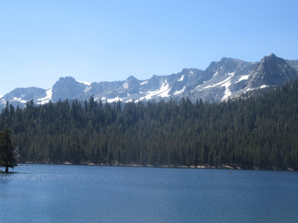 Horseshoe Lake: A Serene Alpine Retreat